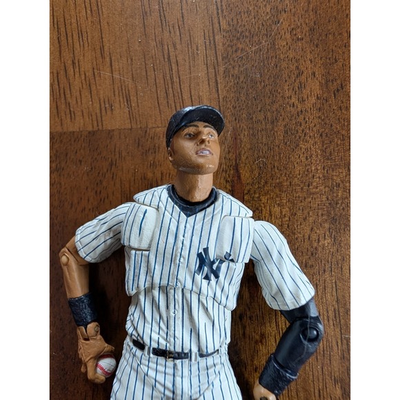 McFarlane MLB Playmakers NY Yankees #2 Derek Jeter Action Baseball Figure 4" - Picture 2 of 5